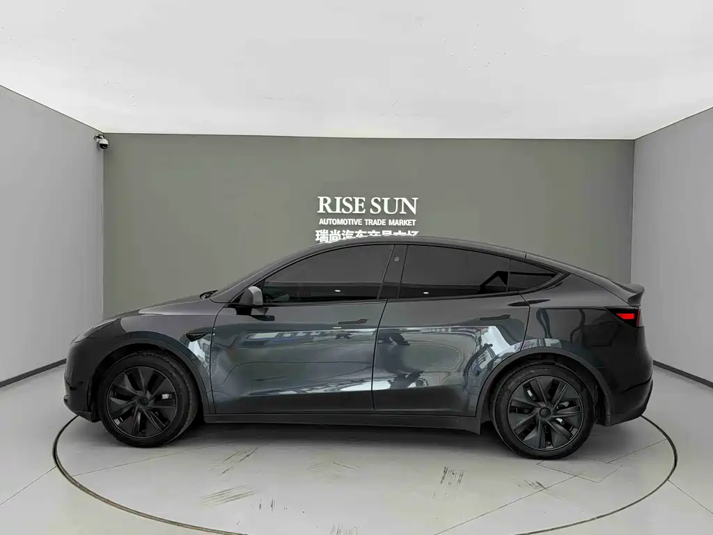 Tesla Model Y 2024 — фото 10