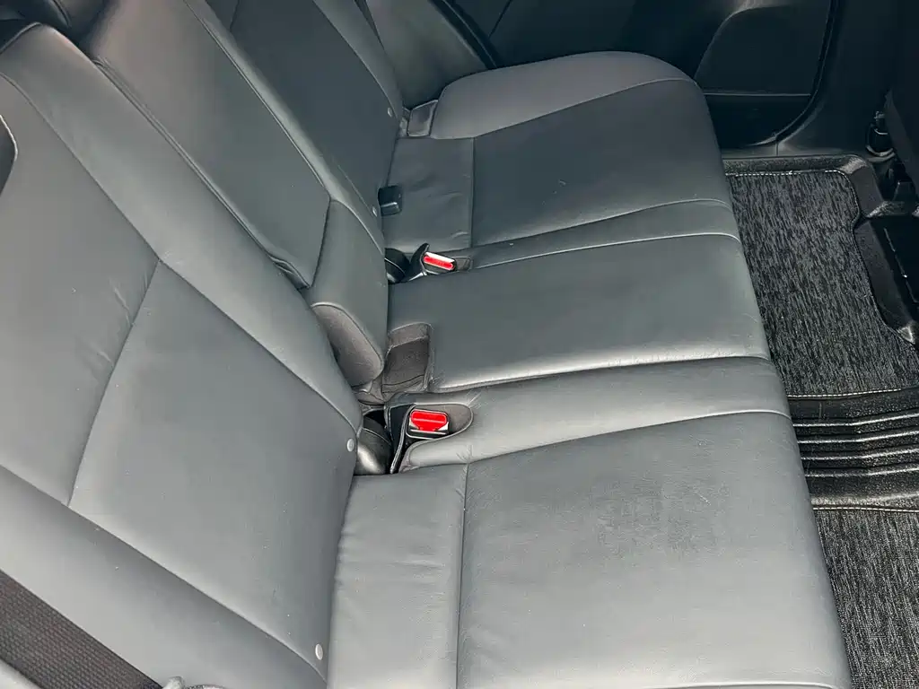 Toyota RAV4 2016 — фото 10