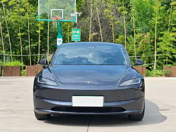 Tesla Model 3 2024