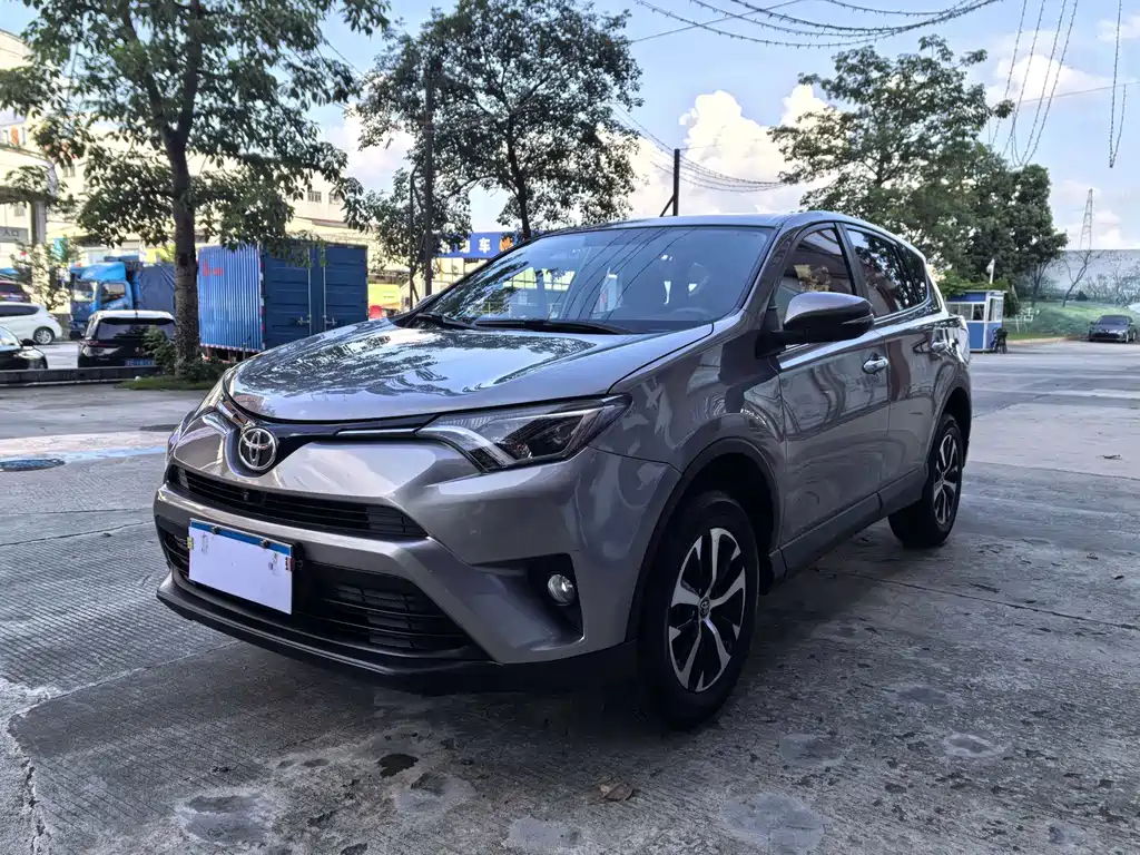 Toyota RAV4 2019 — фото 1