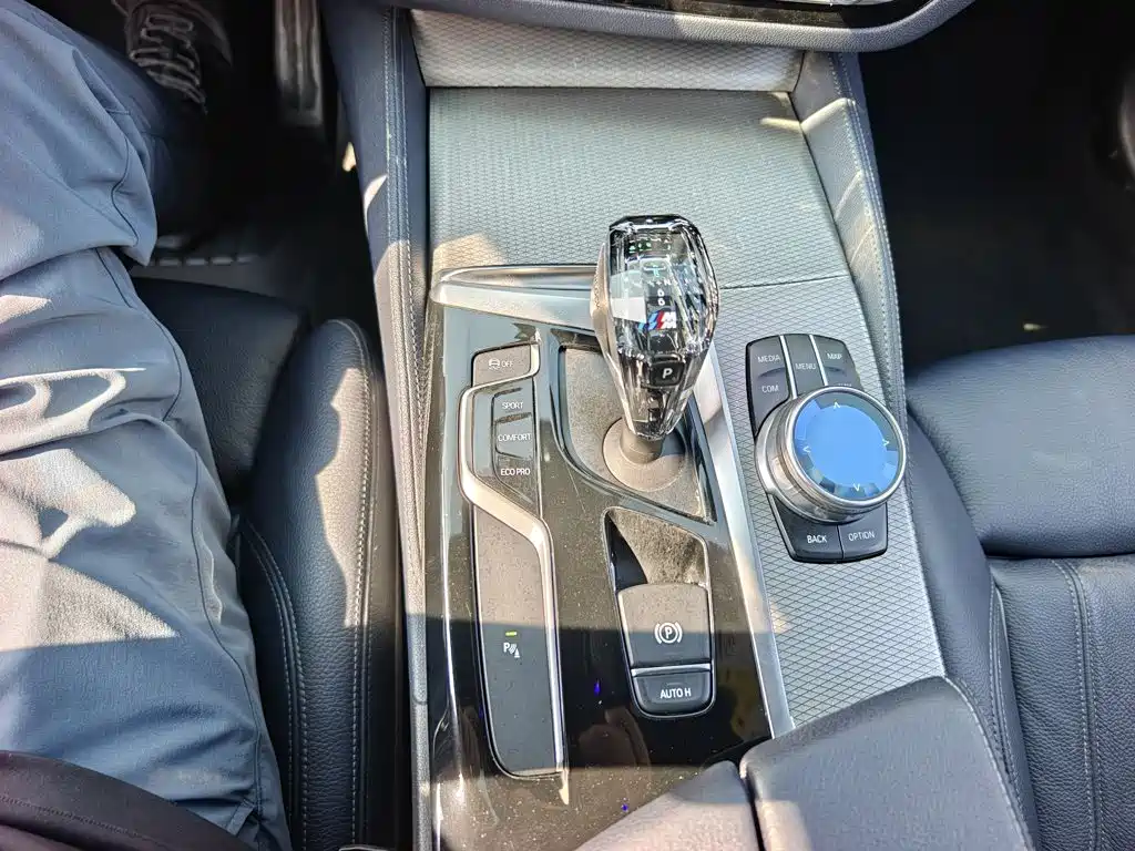 BMW 5 Series 2018 — фото 14
