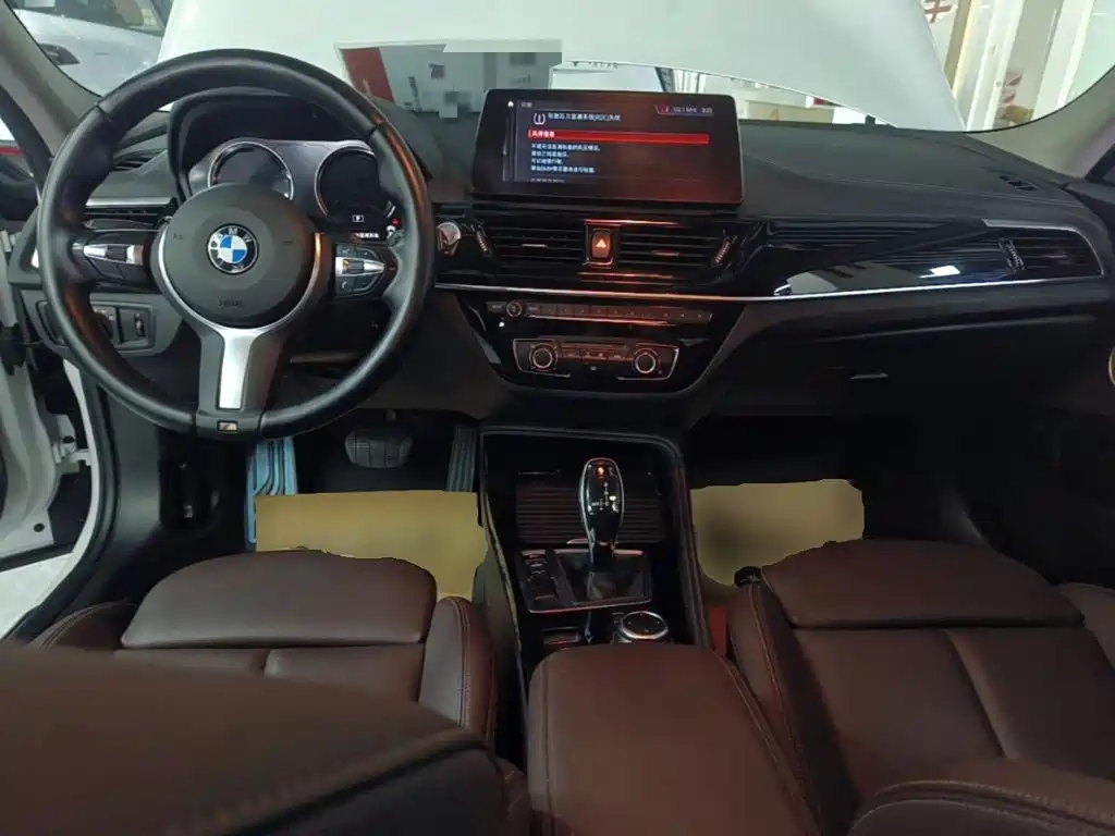 BMW 1 Series 2022 — фото 10