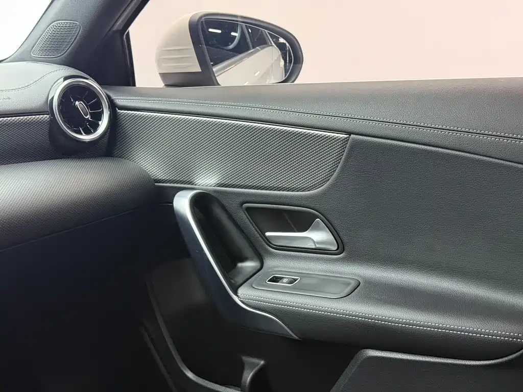 Mercedes-Benz A-Class 2023 — фото 11