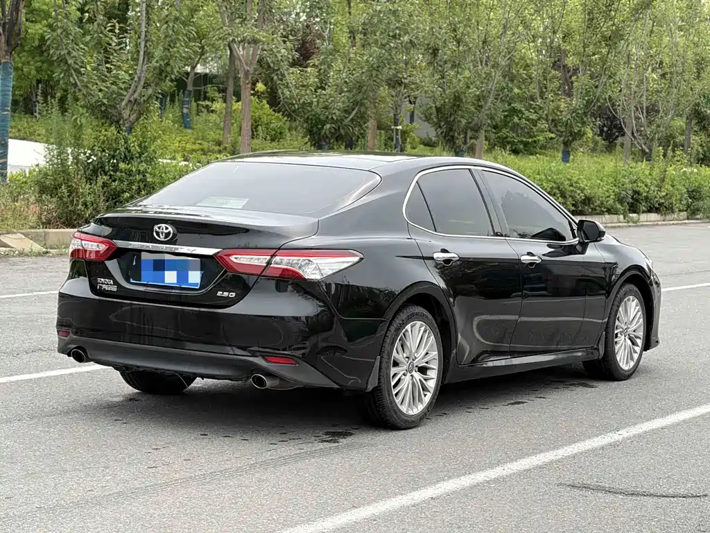 Toyota Camry 2018 — фото 6