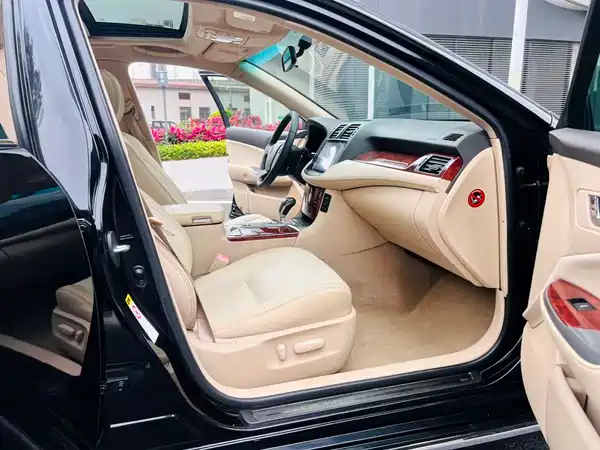 Toyota Crown 2012