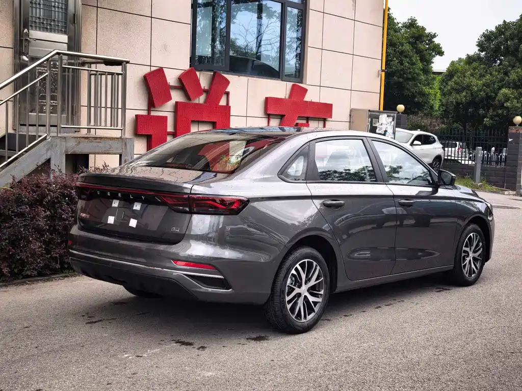 Geely Emgrand 2026
