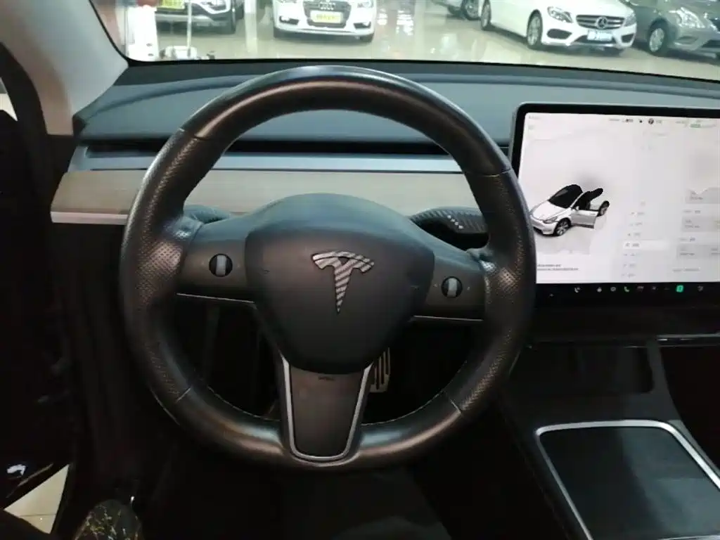 Tesla Model Y 2023 — фото 11