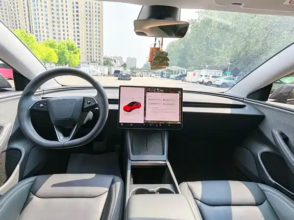 Tesla Model 3 2024