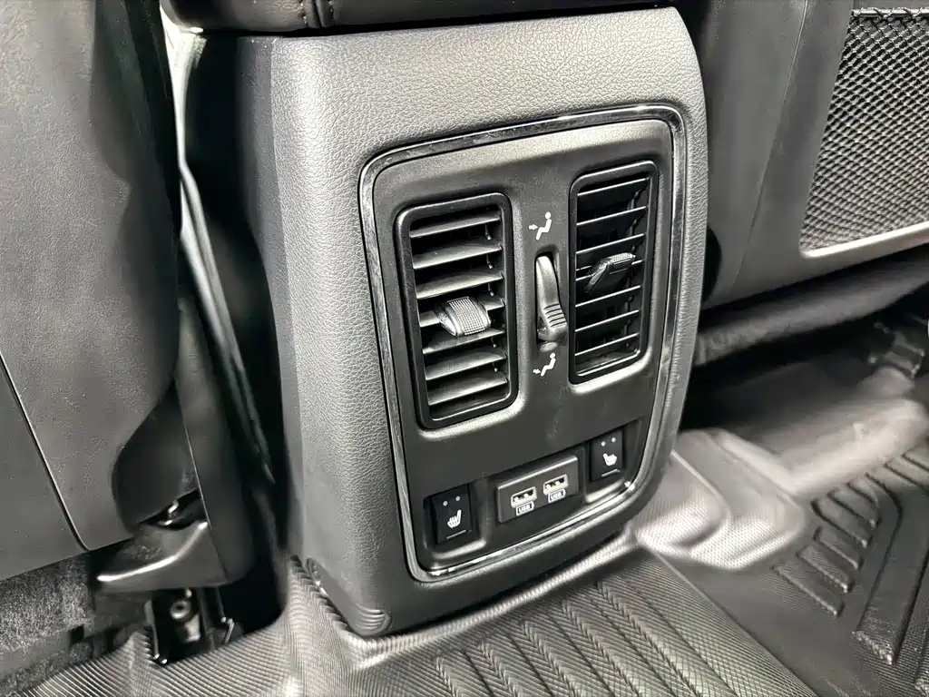 Jeep Grand Cherokee 2021 — фото 11
