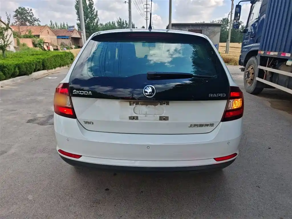 Skoda Rapid Spaceback 2016 — фото 6