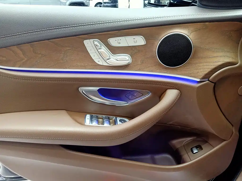 Mercedes-Benz E-Class 2021 — фото 16