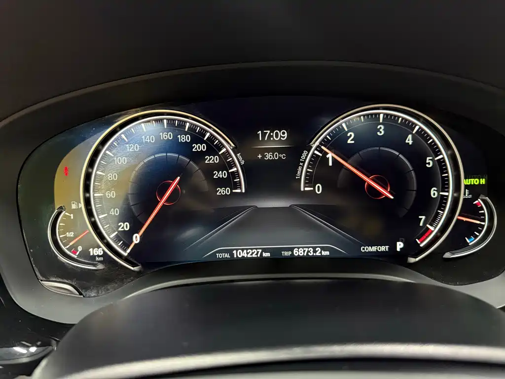 BMW 5 Series 2018 — фото 20