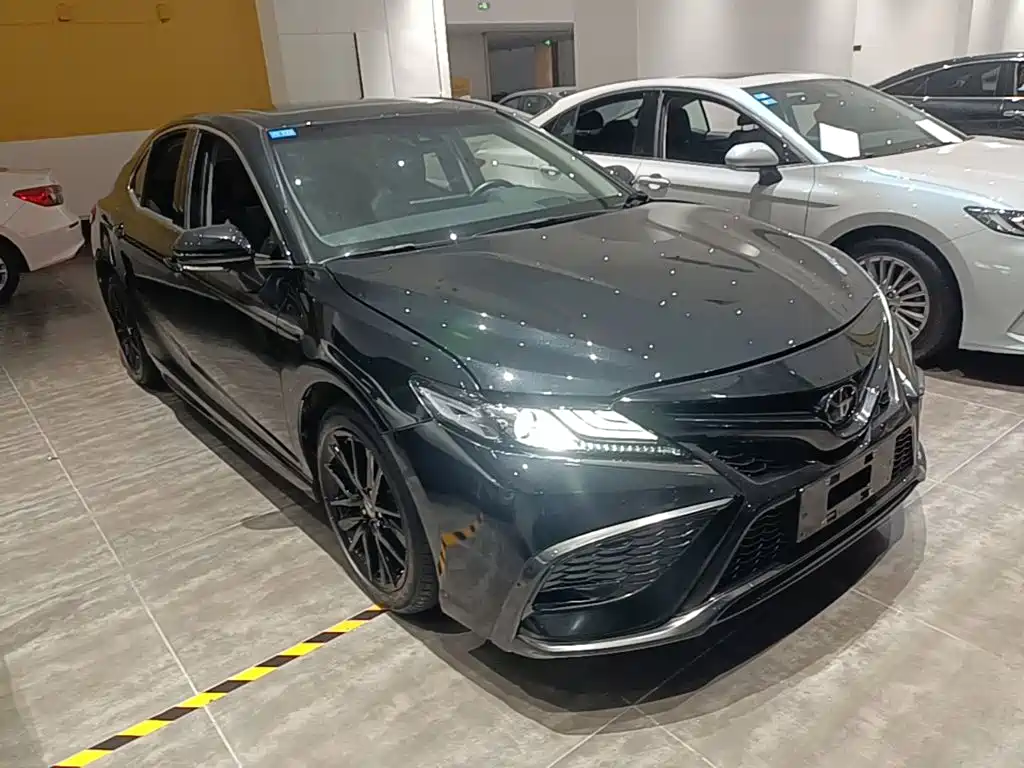Toyota Camry 2023 — фото 4