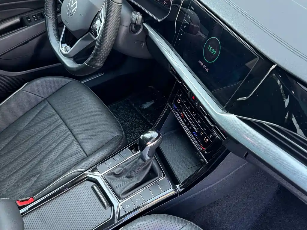Volkswagen Passat 2023 — фото 11