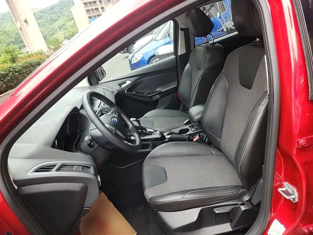 Ford Focus 2015 — фото 15