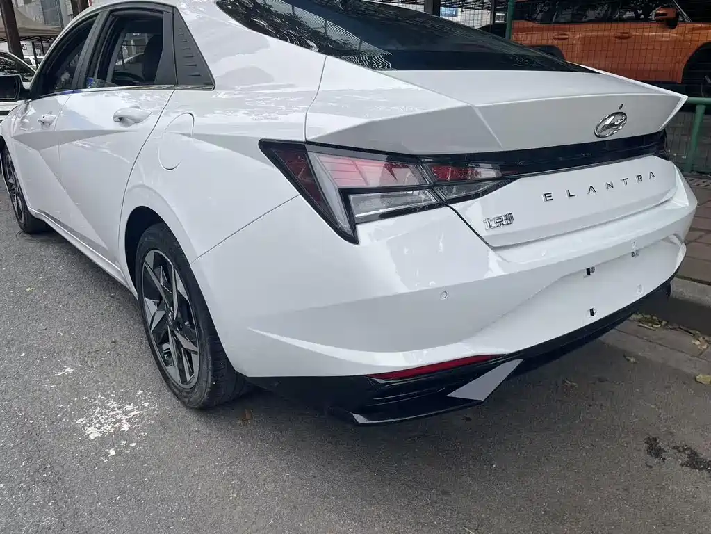 Hyundai Elantra 2020 — фото 13