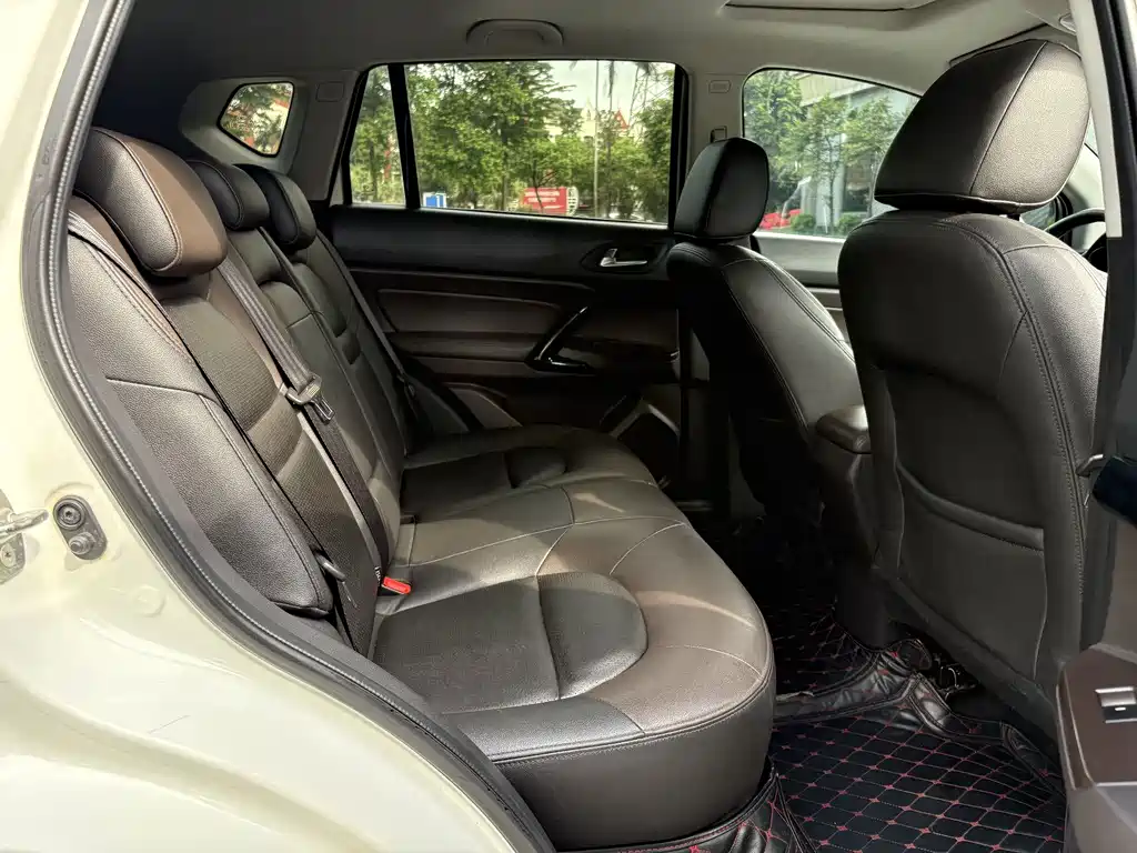 GAC Motor Trumpchi GS4 2015 — фото 9