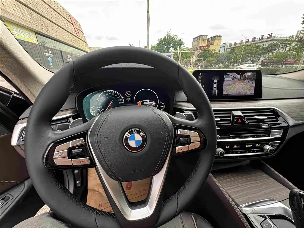 BMW 5 Series 2019 — фото 12