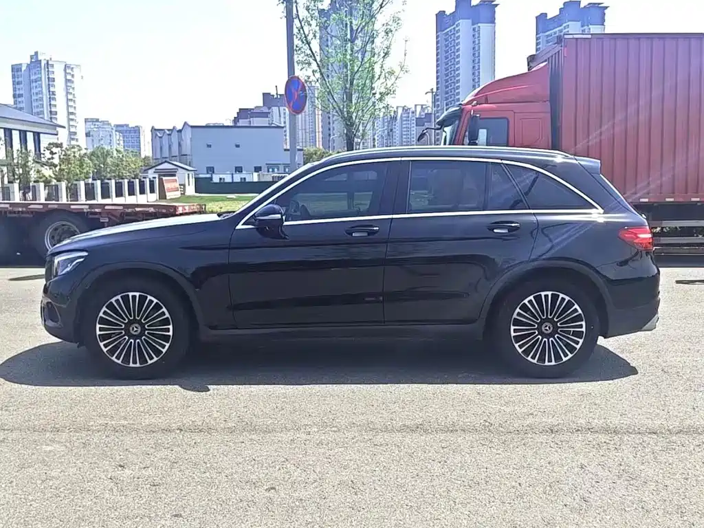 Mercedes-Benz GLC 2017 — фото 18
