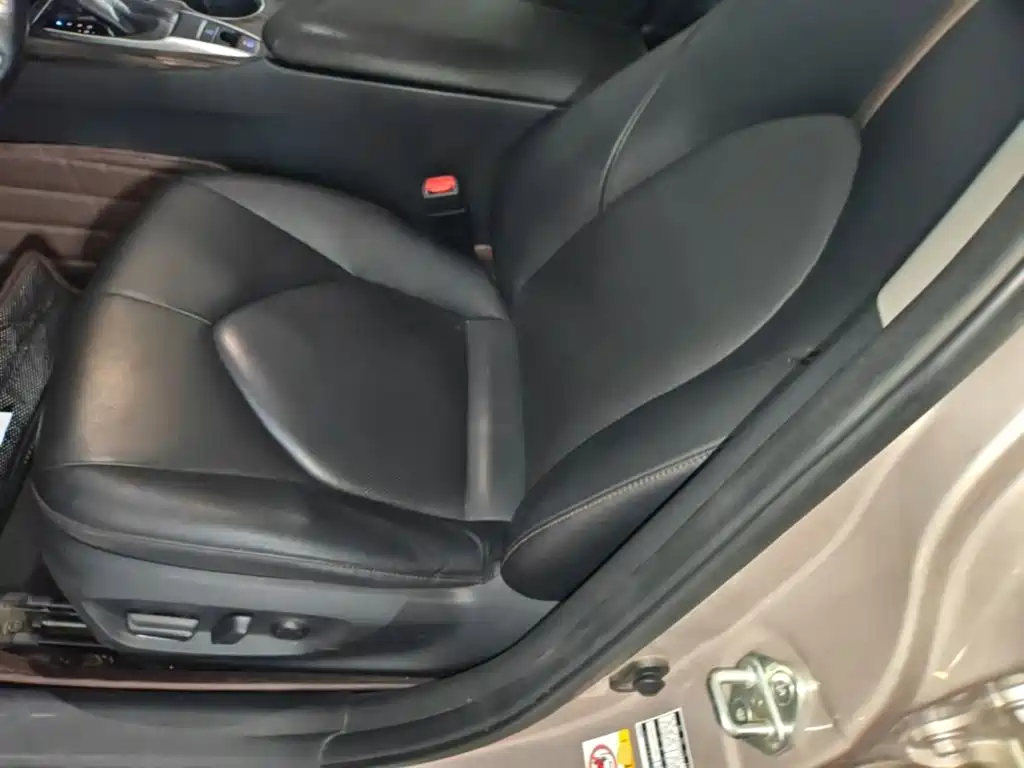 Toyota Camry 2018 — фото 15