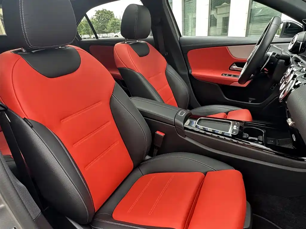 Mercedes-Benz A-Class AMG 2025 — фото 10