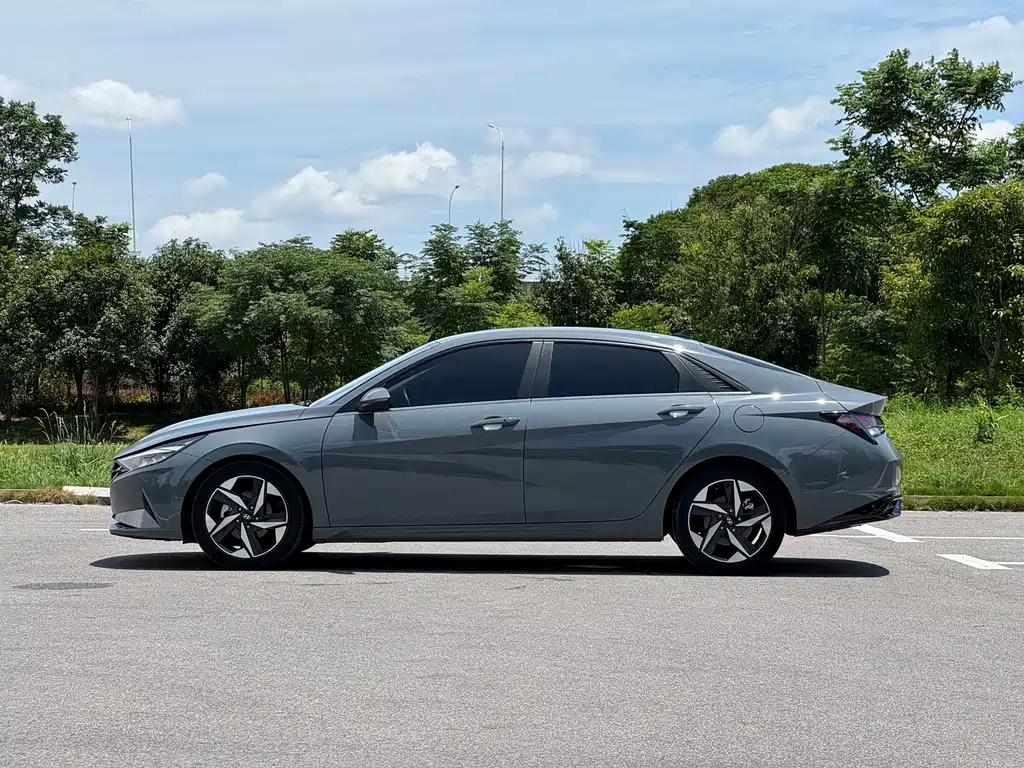 Hyundai Elantra 2023
