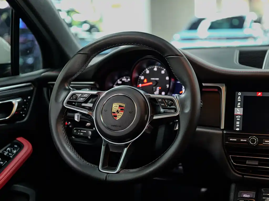 Porsche Macan 2019 — фото 8
