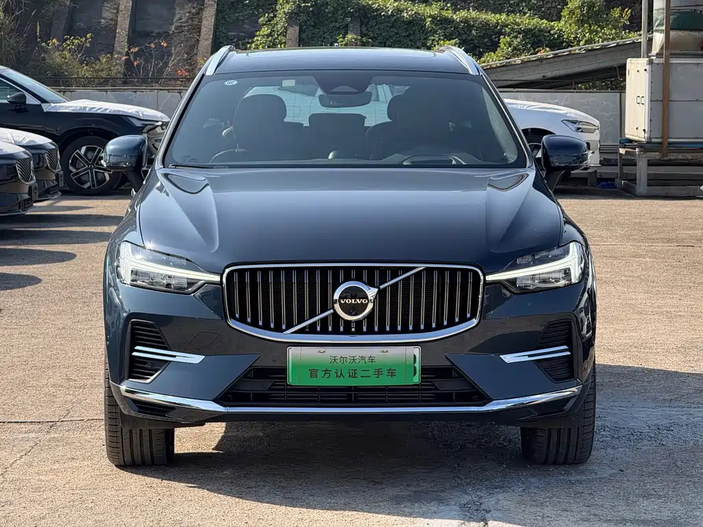 Volvo XC60 Plug-In Hybrid 2024 — фото 2