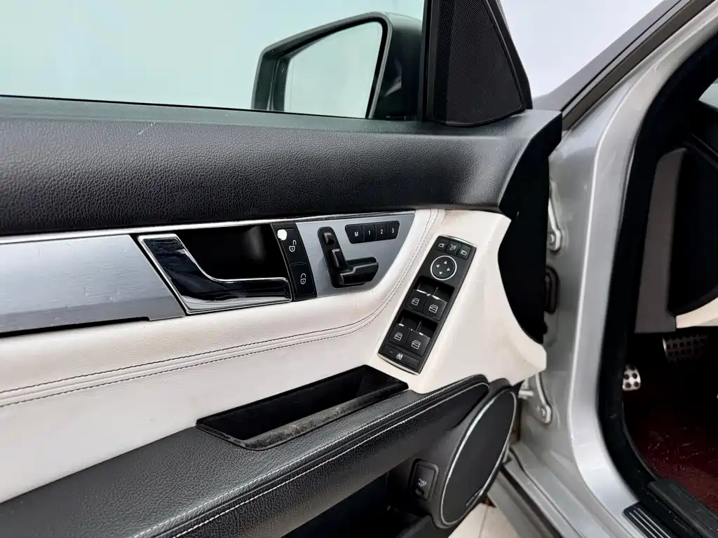 Mercedes-Benz C-Class AMG 2012 — фото 9