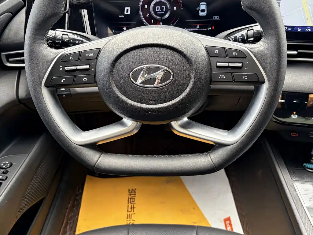 Hyundai Elantra 2022 — фото 12