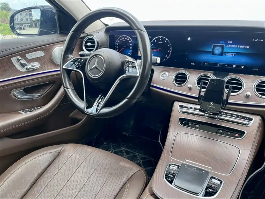 Mercedes-Benz E-Class 2021 — фото 13