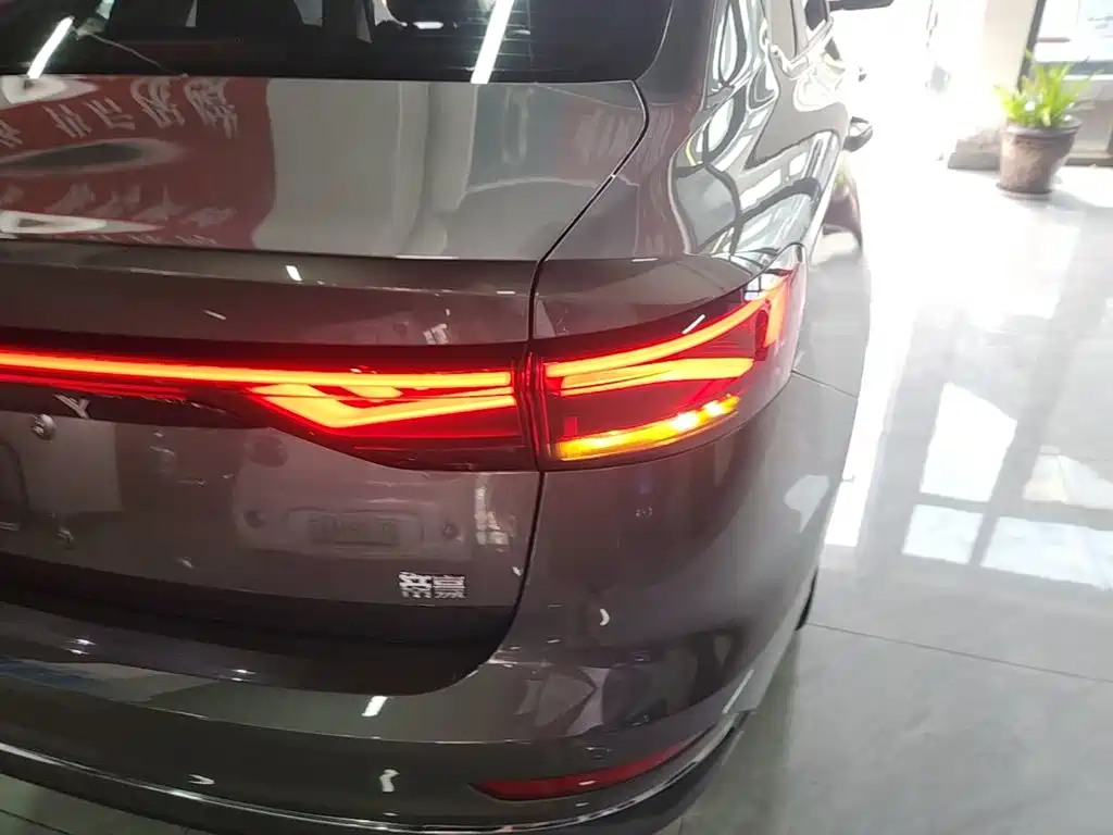 Geely Emgrand 2021 — фото 8