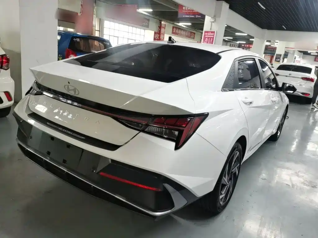 Hyundai Elantra 2024