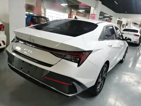 Hyundai Elantra 2024