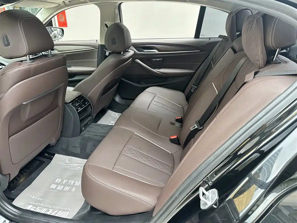 BMW 5 Series 2021 — фото 12