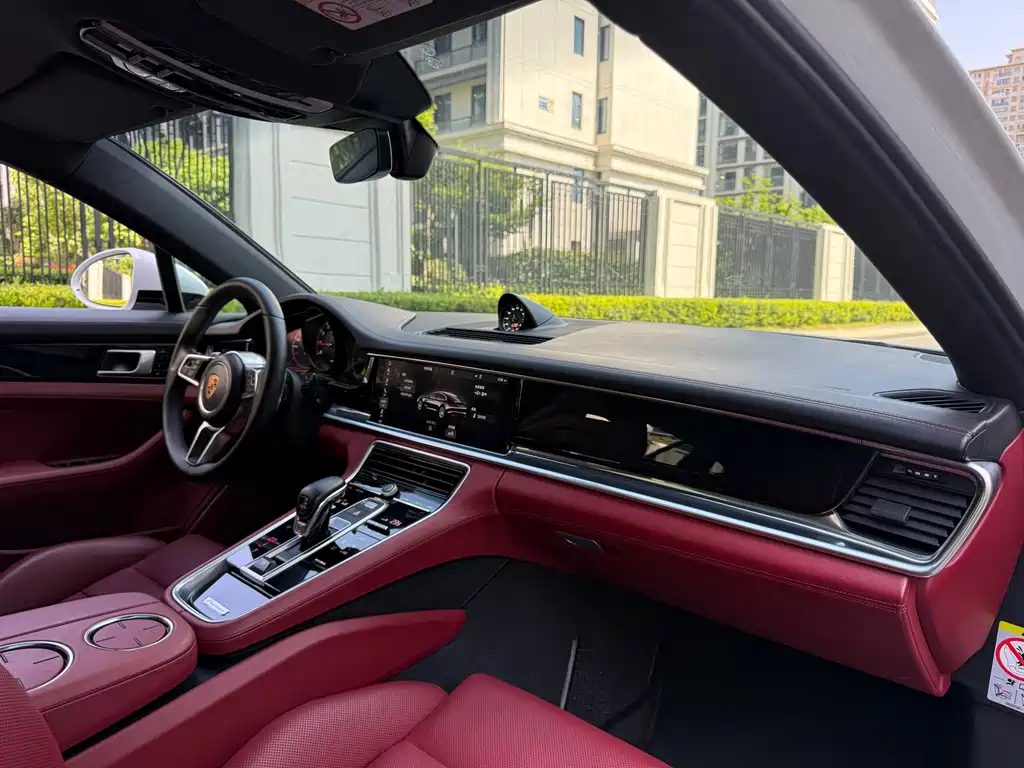 Porsche Panamera 2018 — фото 19