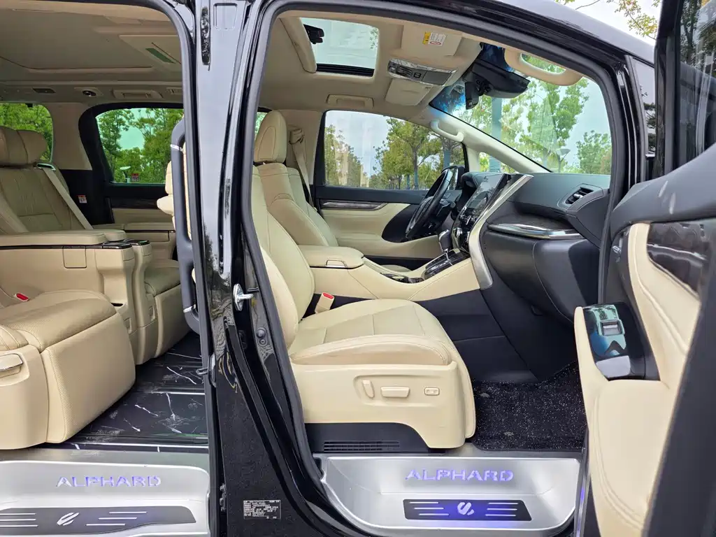 Toyota Alphard 2023 — фото 14