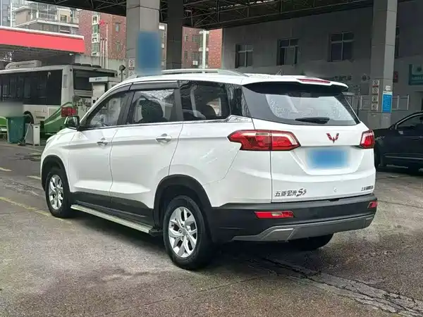 Wuling Hongguang S3 2018