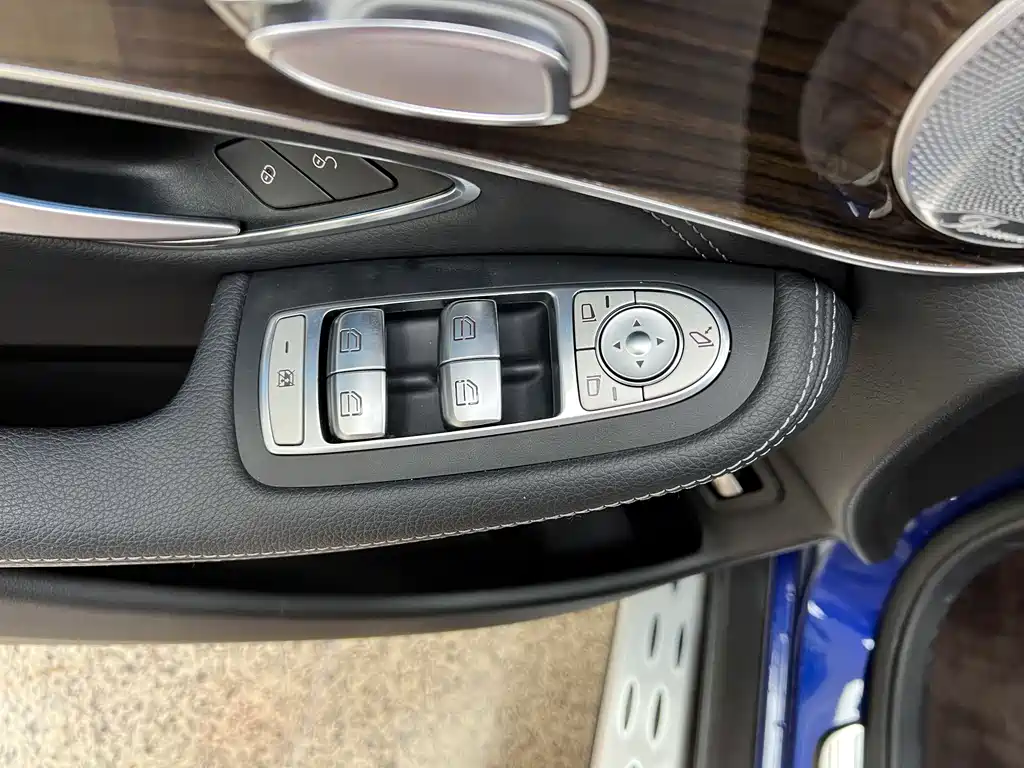 Mercedes-Benz GLC 2018 — фото 19