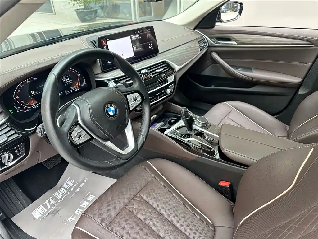 BMW 5 Series 2021 — фото 11