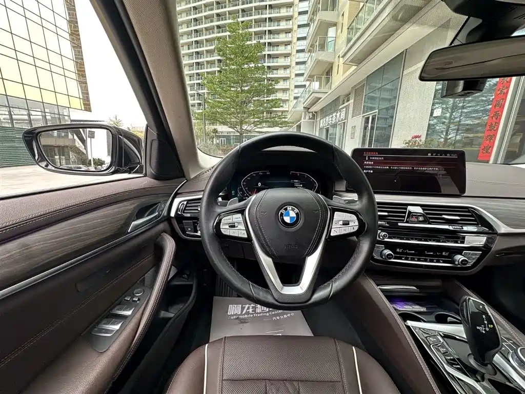 BMW 5 Series 2021 — фото 17