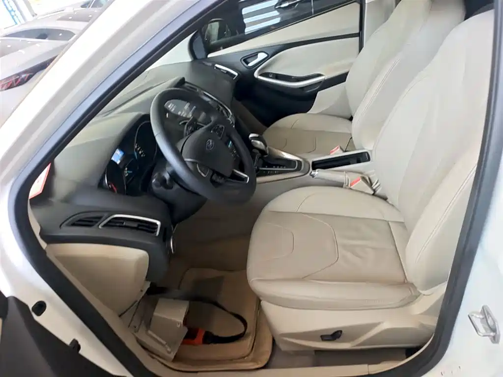 Ford Focus 2015 — фото 15