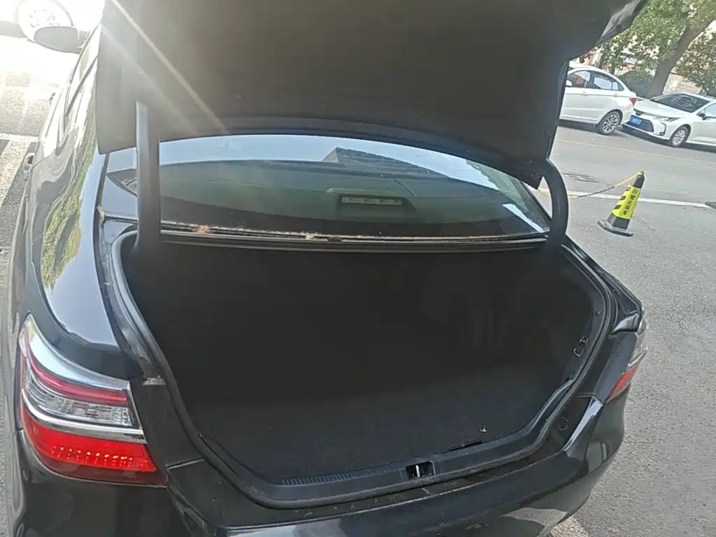 Toyota Camry 2015 — фото 15