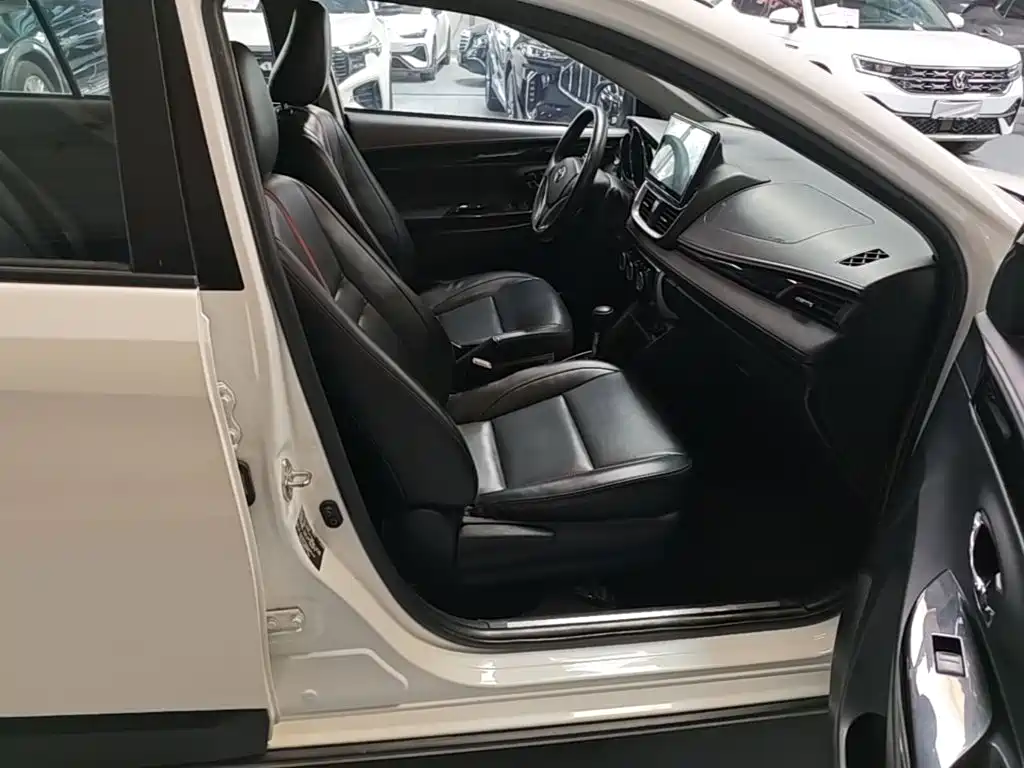 Toyota Yaris L 2020 — фото 25