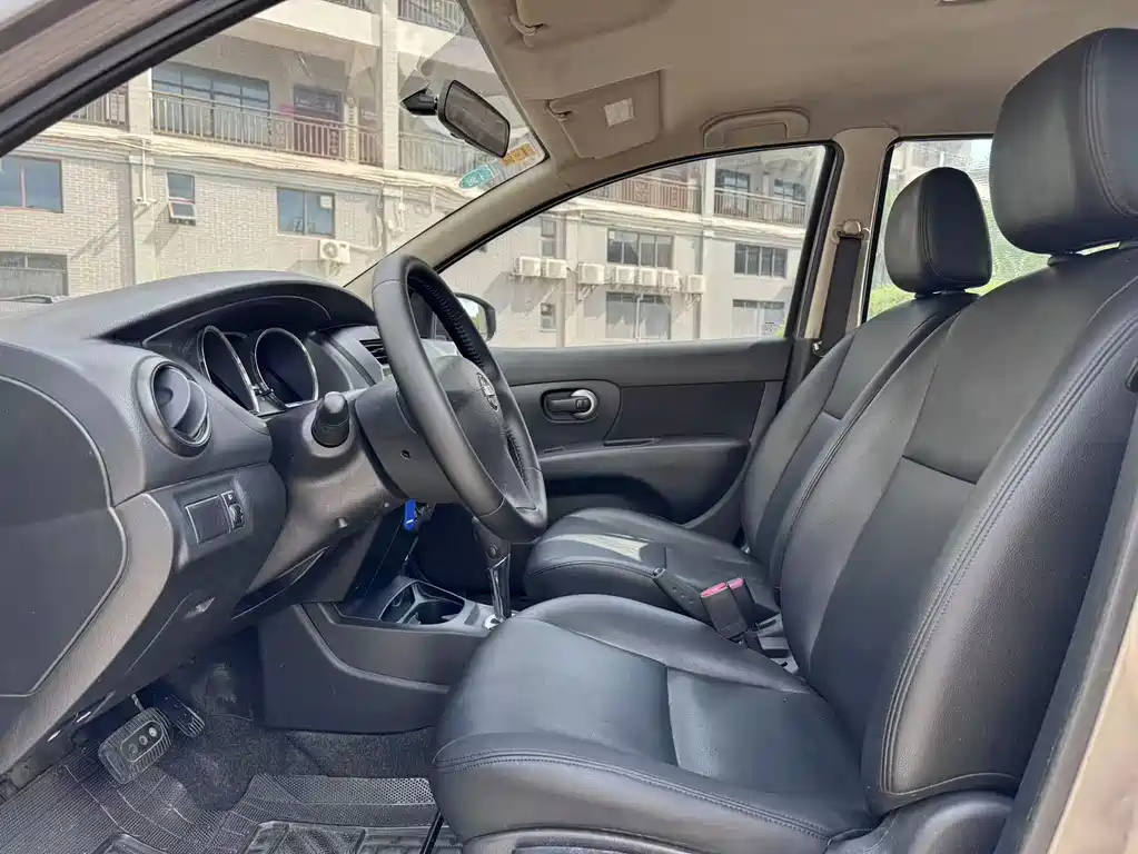 Nissan Livina 2015 — фото 4