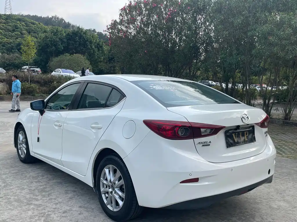 Mazda 3 Axela 2019 — фото 9