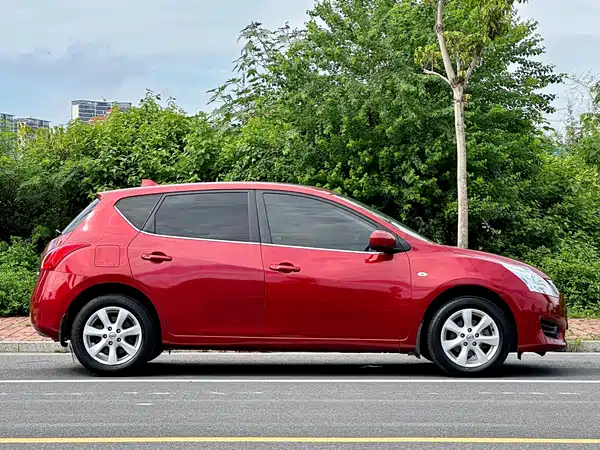 Nissan Tiida 2012