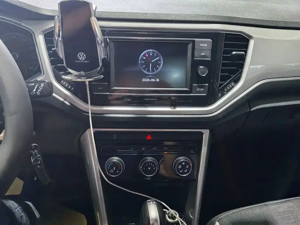 Volkswagen T-Roc 2020 — фото 10