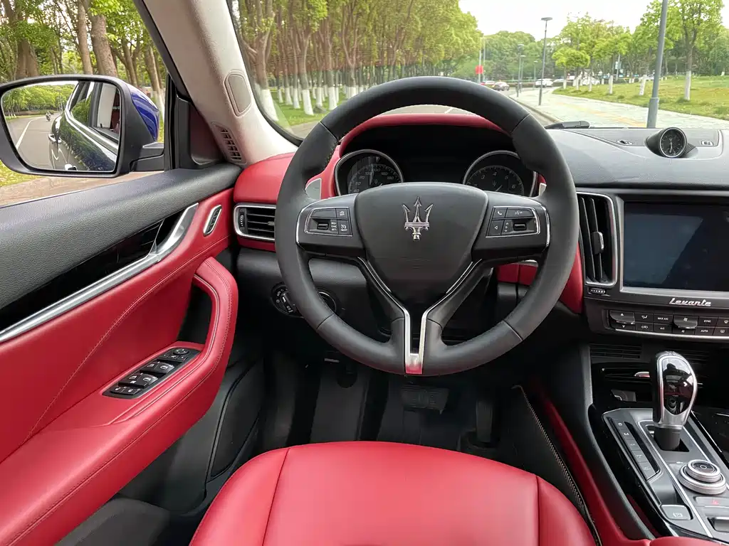 Maserati Levante 2017 — фото 9