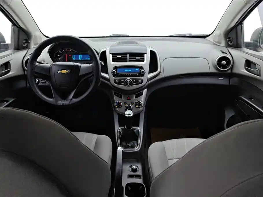 Chevrolet Aveo 2014 — фото 12